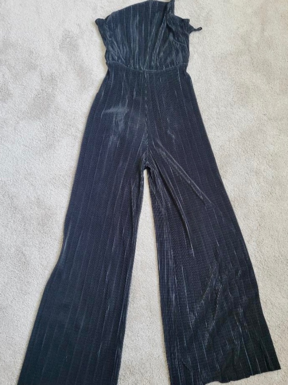 PRETTY LITTLE THING Lissy Black Pleated Strappy Tie Back Jumpsuit Romper Size 4